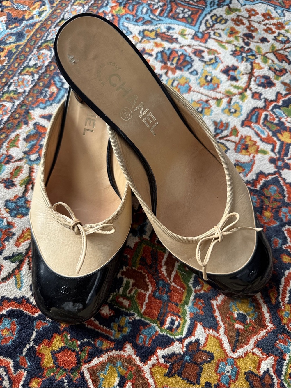 CHANEL Beige and Black Two-Tone Leather Mules - Picture 10 of 10